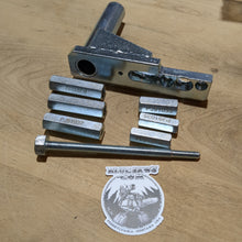 Load image into Gallery viewer, BLUESAWS Crankcase Splitter Mounting Tool For STHL and Husky FREE SHIPPING OEM #5910 007 2222 blue saws