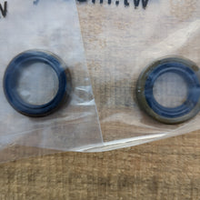 Load image into Gallery viewer, BLUESAWS - Hyway Oil Seal Set for HUSKY 365 372 372xp OEM# 505 27 57 19 + 503 26 03 01
